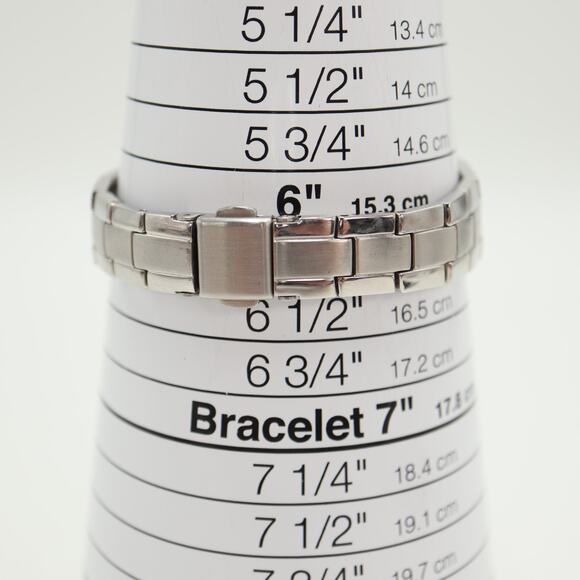 Kenneth Cole Slim Womens Silver Tone 28mm Watch 6" Stainless Steel w New Battery - Picture 4 of 12